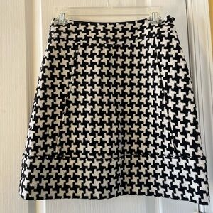 Club Monaco Skirt Size 0. 
Waste 28. Length 20.